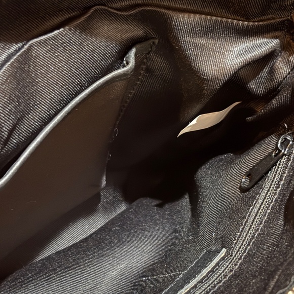 Rowallan of Scotland Genuine Leather Convertible Crossbody Backpack 11.5" X 10" - Picture 9 of 16